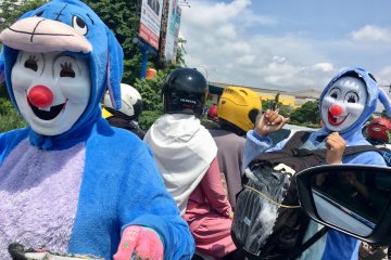 Karakter lucu di lampu merah