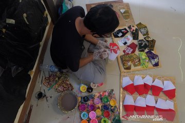 Pengrajin seni lukis di Bali pasarkan masker hingga mancanegara