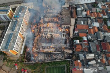 Damkar butuh tujuh jam padamkan kebakaran pabrik mebel di Cakung