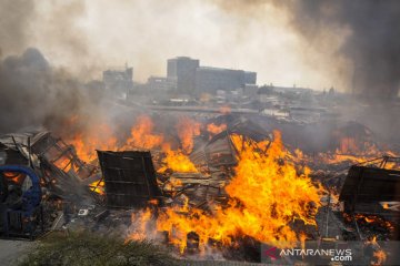 Kebakaran pabrik mebel di Cakung