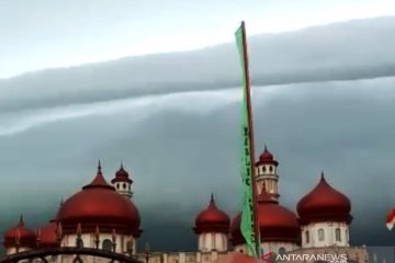 Lapan sebut awan berbentuk "tsunami" merupakan awan Arcus