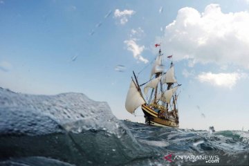 Kapal layar Mayflower II berlayar kembali ke kota asalnya di Inggris