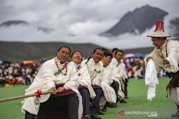 Ada lomba tarik tambang di China, begini penampakannya