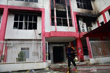 Gedung Telkom Pekanbaru terbakar, jaringan pelanggan Kepri ikut lumpuh