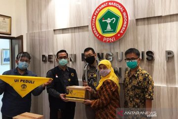 Ribuan botol penyanitasi tangan disalurkan UI untuk organisasi perawat