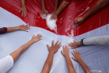 Aksi cuci Bendera Merah Putih