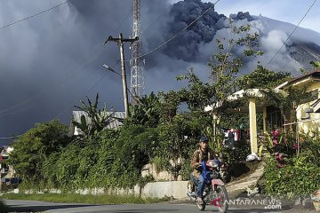 Gunung Sinabung alami tujuh kali erupsi pada Kamis