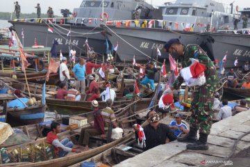 Bendera Merah Putih untuk  nelayan