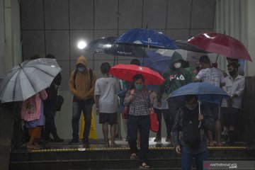 Mayoritas wilayah DKI diguyur hujan pada Rabu pagi