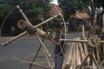 Kesulitan menjual pohon pinang untuk perayaan HUT Kemerdekaan RI