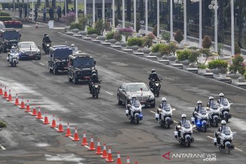 Iring-iringan kendaraan Presiden Joko Widodo di kompleks parlemen