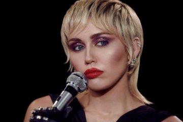 Miley Cyrus bocorkan kolaborasi dengan Dua Lipa dan Billy Idol