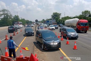 Lalu lintas padat, Tol Jakarta-Cikampek diterapkan "contraflow"