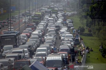 Wisatawan terjebak kemacetan parah di Puncak Bogor