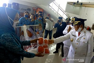 3.000 masker dibagikan kepada warga Kei Kecil-Maluku