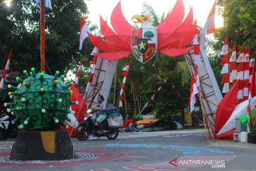 Gapura Berhias Pernak Pernik Kemerdekaan