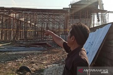 Warga sebut proyek konstruksi ambruk baru dikerjakan dua bulan