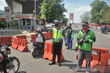 Peringatan HUT RI di atas Jembatan Ampera