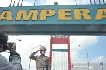 Peringatan HUT RI di atas Jembatan Ampera