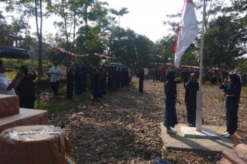 Badui Muslim gelar upacara HUT Kemerdekaan di kaki gunung kendeng