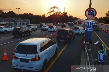 Jalan Tol Jakarta-Cikampek arah Jakarta diterapkan "contraflow"