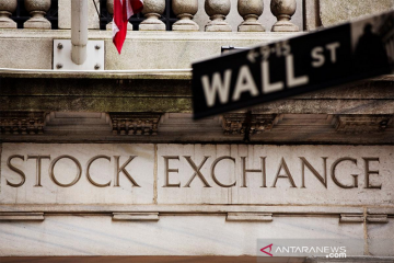 Wall Street ditutup melemah setelah risalah Fed soroti pemulihan sulit