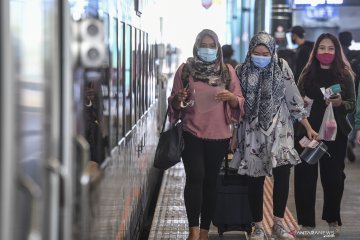 Libur panjang, penumpang kereta naik 40 persen