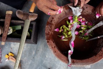 Tradisi jamasan keris