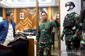 Kasad Andika membincangkan industri lokal bersama Sandiaga Uno