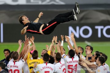 Sevilla juara Liga Europa, begini momen selebrasi Julen Lopetegui