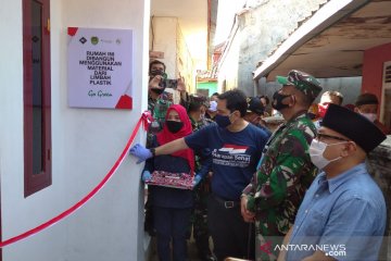 Klinik Harapan Sehat dan Kodim serahkan dua rumah hasil daur ulang