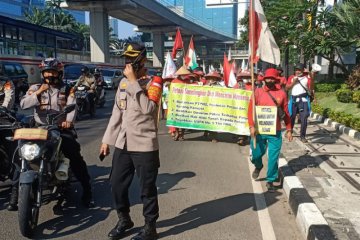 Polsek Mampang kawal aksi petani Deli Serdang menuju Istana Negara