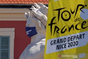 Tim Tour de France dilarang tampil jika dua pebalap positif COVID-19