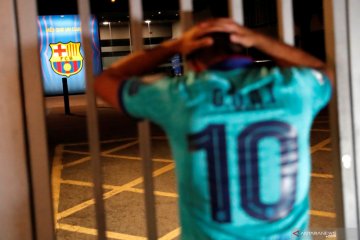 Messi ingin pergi, suporter Barca lakukan protes di Camp Nou