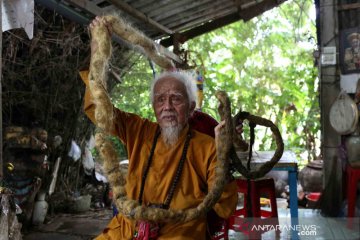 Keunikan kakek 92 tahun dengan rambut lima meternya