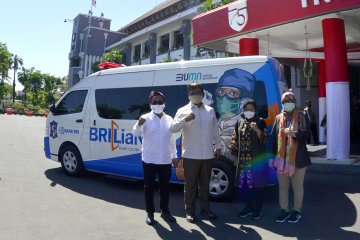 Karyawan BRI bantu mobil PCR untuk penanganan COVID-19 di Surabaya