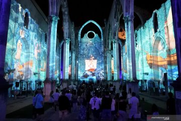 Pertunjukan Lisbon Under Stars di Reruntuhan Gereja Carmo Porugal