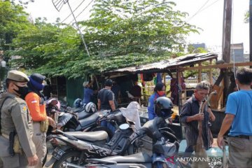 Enam bangunan liar di Jatinegara dibongkar untuk Tugu COVID-19