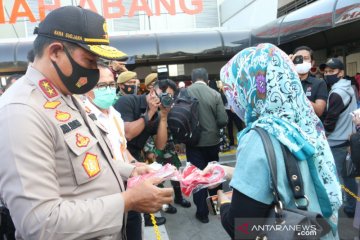 Kapolda Metro Jaya inspeksi protokol kesehatan di Stasiun Tanah Abang