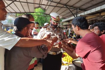 Ditlantas Polda Aceh bagikan 1.000 masker buat masyarakat