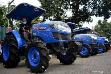 India luncurkan traktor berbahan bakar CNG pertama