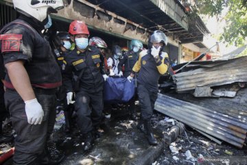 Lima tewas dalam kebakaran toko elektronik di Surabaya