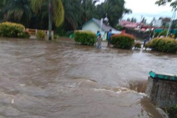 Bukittinggi banjir dan warga terpaksa dievakuasi