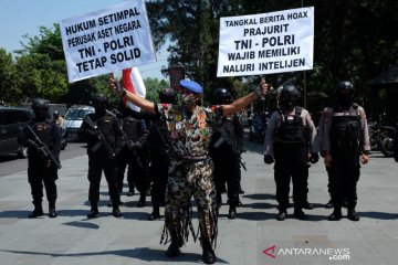 Aksi damai TNI-Polri solid