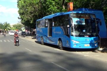 Bus Transkoetaradja beroperasi kembali dengan status uji coba