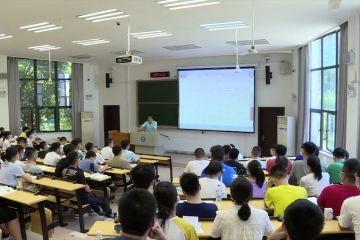 Lebih dari 9.100 mahasiswa Universitas Wuhan kembali ke kelas