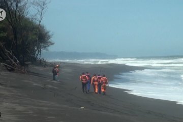 7 wisatawan terseret ombak di Pantai Goa Cemara Bantul