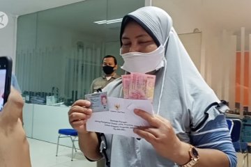 Ribuan sopir angkutan umum di Jatim terima bansos tunai