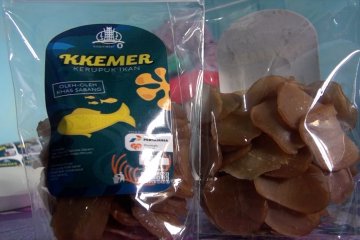 Kkemer, kerupuk olahan ikan yang digemari warga