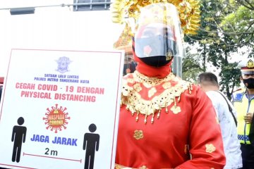 Polrestro Tangerang Kota bagikan 2000 masker kepada pengemudi